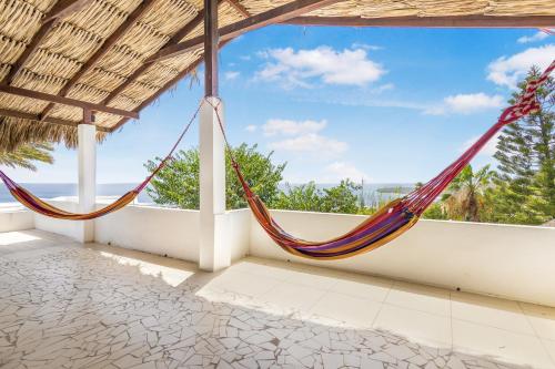 Dotări, Exclusive 10-Guest Seaview Villa in Gated Community with Pool & Private Beach Access in Willibrordus