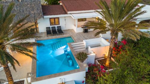 Vedere exterior, Exclusive 10-Guest Seaview Villa in Gated Community with Pool & Private Beach Access in Willibrordus