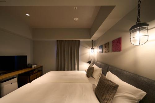 Twin Room - Non-Smoking image 10