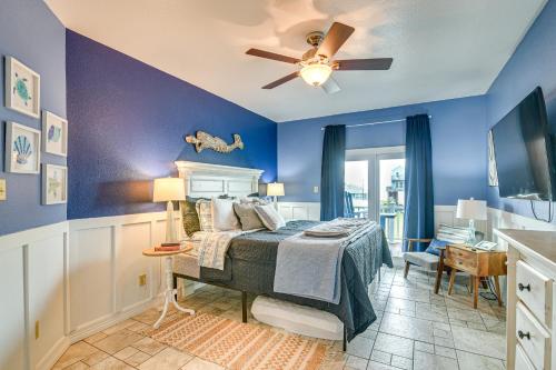 Steps from Gulf: Freeport Home w/ Water Views in San Luis Island (TX)