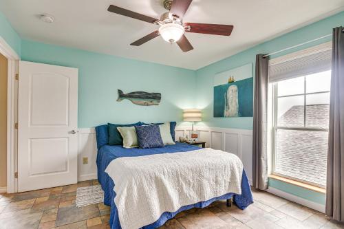 Lovely Freeport Family Home - Steps from the Shore - image 11
