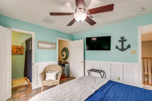 Lovely Freeport Family Home - Steps from the Shore - image 12