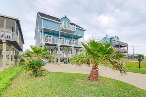 Steps from Gulf: Freeport Home w/ Water Views in San Luis Island (TX)