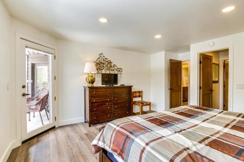 Cozy Breck Condo - Walk to Shuttle and Main St!! - image 10