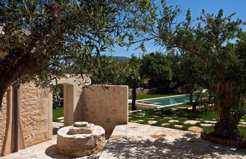 Impressive Chania Villa | Villa Trunks | Spacious Outdoor Area with Private Pool | Ayios Pavlos, Gavalochori