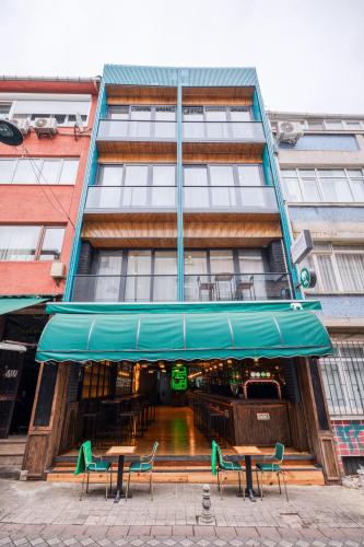 Elephant In The Room, Istanbul