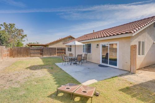 Bakersfield Home with Pool Table, Cornhole and More!