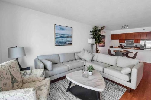 Bay View 1 BDR 1 BTH • Brickell • Free Parking - Tap to explore photos