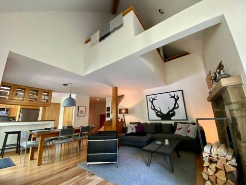 Ski in Ski out, modern alpine chic image