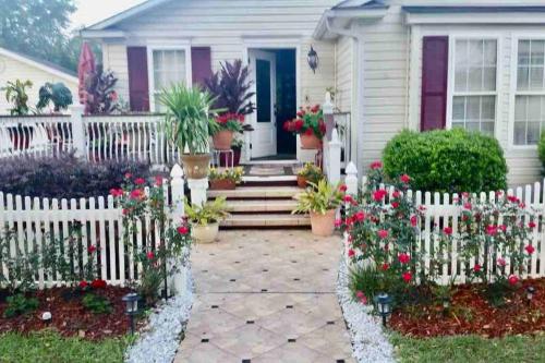 حديقة, Home Away from Home in Bluffton