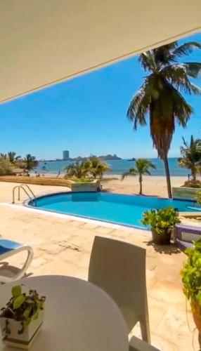 Hermoso apartamento con vista al mar y acceso directo a la playa