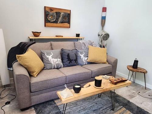 Tiny House with HOT TUB, close to golf and skiing!! in Oyster Bay, Canada