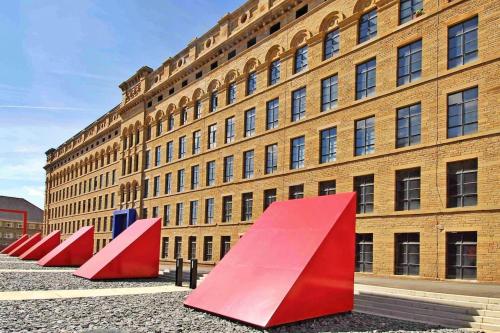 Exterior view, Modern 1 Bed Apartment With Secure Gated Parking in Toller