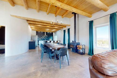 Artistic Oasis in Arroyo Hondo, USA