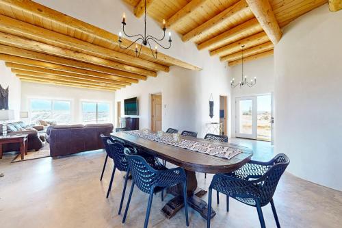 Artistic Oasis in Arroyo Hondo, USA