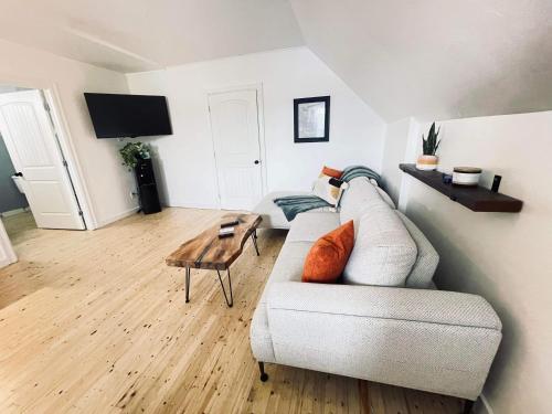 บริการและสิ่งอำนวยความสะดวก, Finn's Studio, Fundy Park in อัลม่า