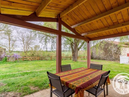 Gîte confortable 2 chambres avec jardin, animaux admis, Wifi, parking - FR-1-622-80 (Gite confortable 2 chambres avec jardin, animaux admis, Wifi, parking - FR-1-622-80) in Vihiers