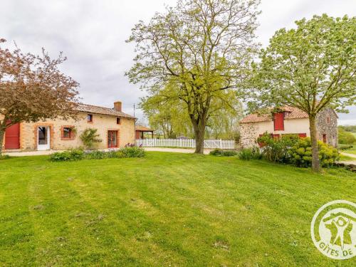 Gîte confortable 2 chambres avec jardin, animaux admis, Wifi, parking - FR-1-622-80 (Gite confortable 2 chambres avec jardin, animaux admis, Wifi, parking - FR-1-622-80) in Vihiers