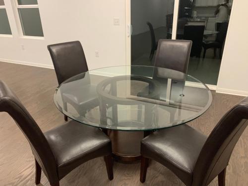 Huge Master Suite Attached Bath, Fridge, TV 20 Mins To Tesla in Manor, USA