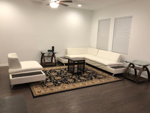 Huge Master Suite Attached Bath, Fridge, TV 20 Mins To Tesla in Manor, USA
