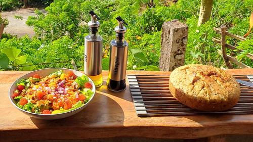 Kert, Romantic Stone House to cooldown in the mountain in Mahinog