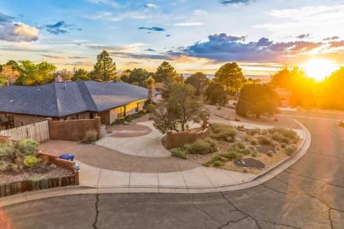 Central BBQ Haven - 4bd - Games - Outdoor Movie in Albuquerque, USA