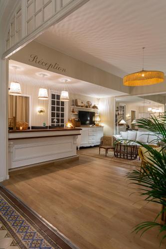Lobby, Hôtel De La Plage (Hotel De La Plage) in Creully