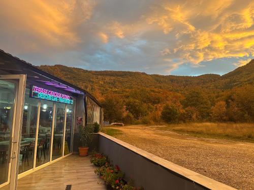 Pensiunea Cascada Putnei in Lepsa