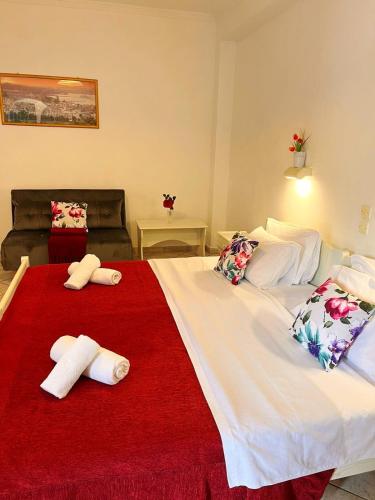 3 twin beds, 1 sofa bed