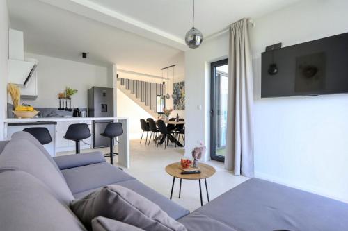 Villa Cvit Mediterana with heated pool in Dračevac Ninski