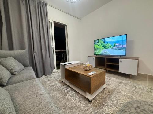 Luxury Inn: 2BR Prime location in Madinaty B12 - image 9