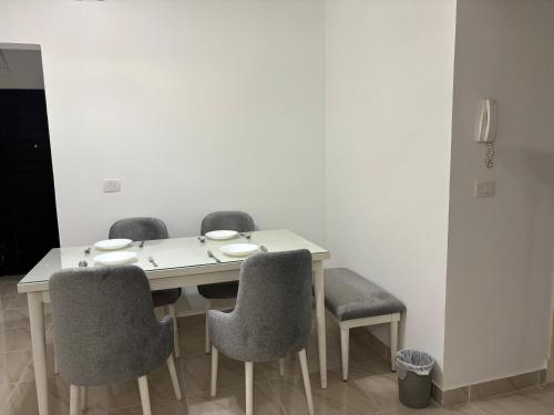 Luxury Inn: 2BR Prime location in Madinaty B12 - image 12