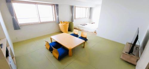 room detail thumbnail 1