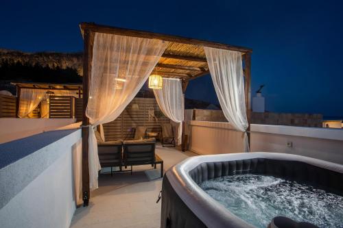 Bliss Luxury Suites 5