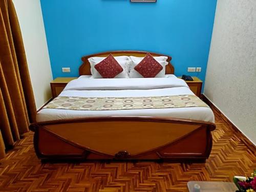 Goroomgo Kalra Regency - Best Hotel Near Mall Road with Parking Facilities - Luxury Room Mountain View