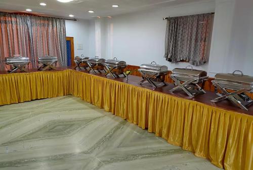 Goroomgo Kalra Regency - Best Hotel Near Mall Road with Parking Facilities - Luxury Room Mountain View