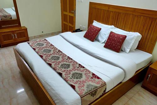 Goroomgo Kalra Regency - Best Hotel Near Mall Road with Parking Facilities - Luxury Room Mountain View