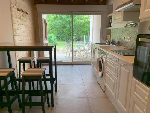 Maison avec jardin privatif Gîte les Chênes de Pastouret, Lussan gîte à louer Blaignan