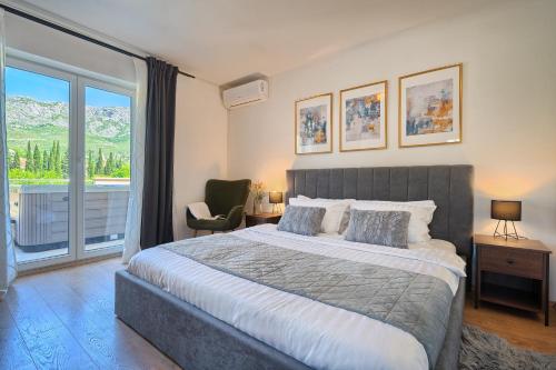 RELAX apartment Split area with private jacuzzi on terrace with mountain view in Zrnovnica