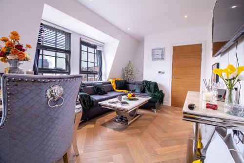 Luxurious 1-Bedroom Penthouse in Marble Arch 71 - image 9