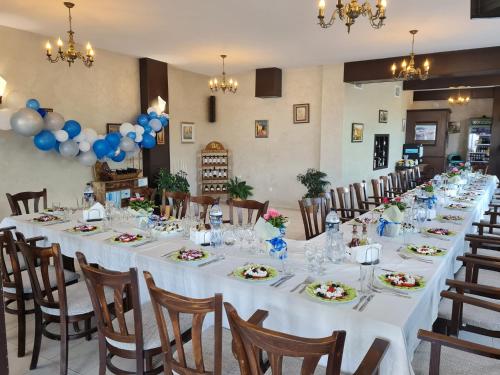 Family Hotel Bela - image 3