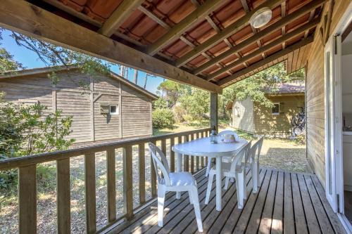 2 bedrooms, 5 beds