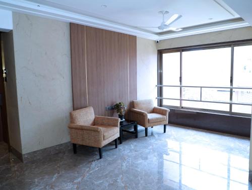 المرافق, فندق أركانا ريزيدينسي (Hotel Archana Residency) in ثين
