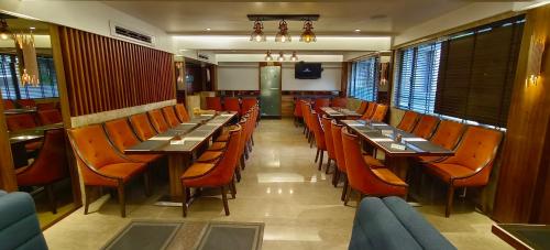 مطعم, فندق أركانا ريزيدينسي (Hotel Archana Residency) in ثين