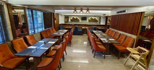مطعم, فندق أركانا ريزيدينسي (Hotel Archana Residency) in ثين