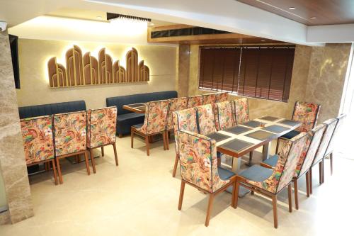 مطعم, فندق أركانا ريزيدينسي (Hotel Archana Residency) in ثين