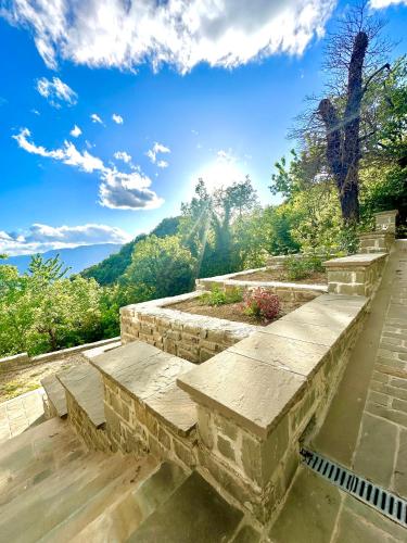 Waterfall Kataraktis Vatatsi in Agnanta