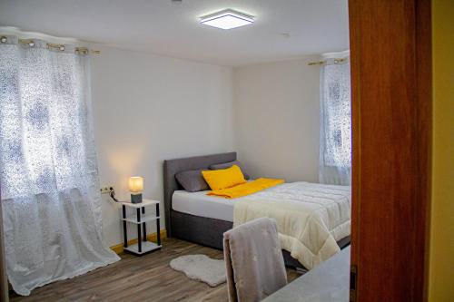 F&F Suites Ilsfeld - 3 Zimmer OG Apartment - Zentral mit kostenfreien Privatparkplätzen und WLAN