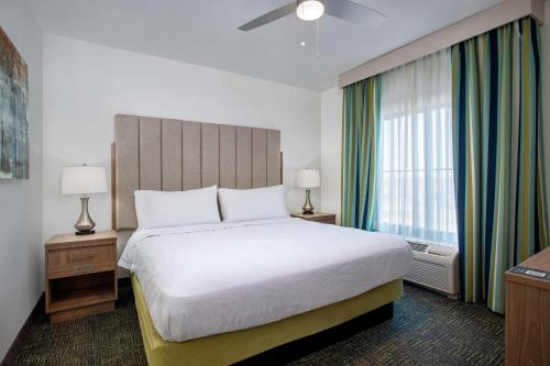 1 king bed, 1 sofa bed
