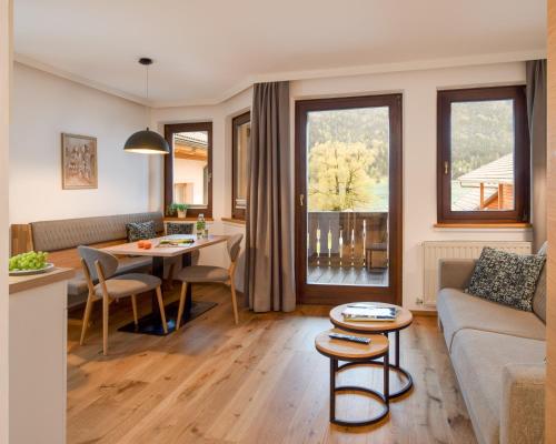1 king bed, 1 sofa bed